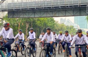 Gowes dan Bagi Bansos Peringati Dharma Samudera