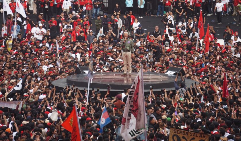 Ganjar Pranowo Capres nomor urut tiga saat berpidato di kampanye akbar hajatan rakyat di Stadion Utama Gelora Bung Karno, Jakarta, Sabtu (3/2/2024). Foto : Faiz Fadjarudin suarasurabaya.net