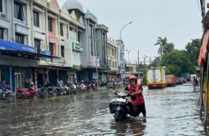 Waru Sidoarjo Masih Tergenang Air