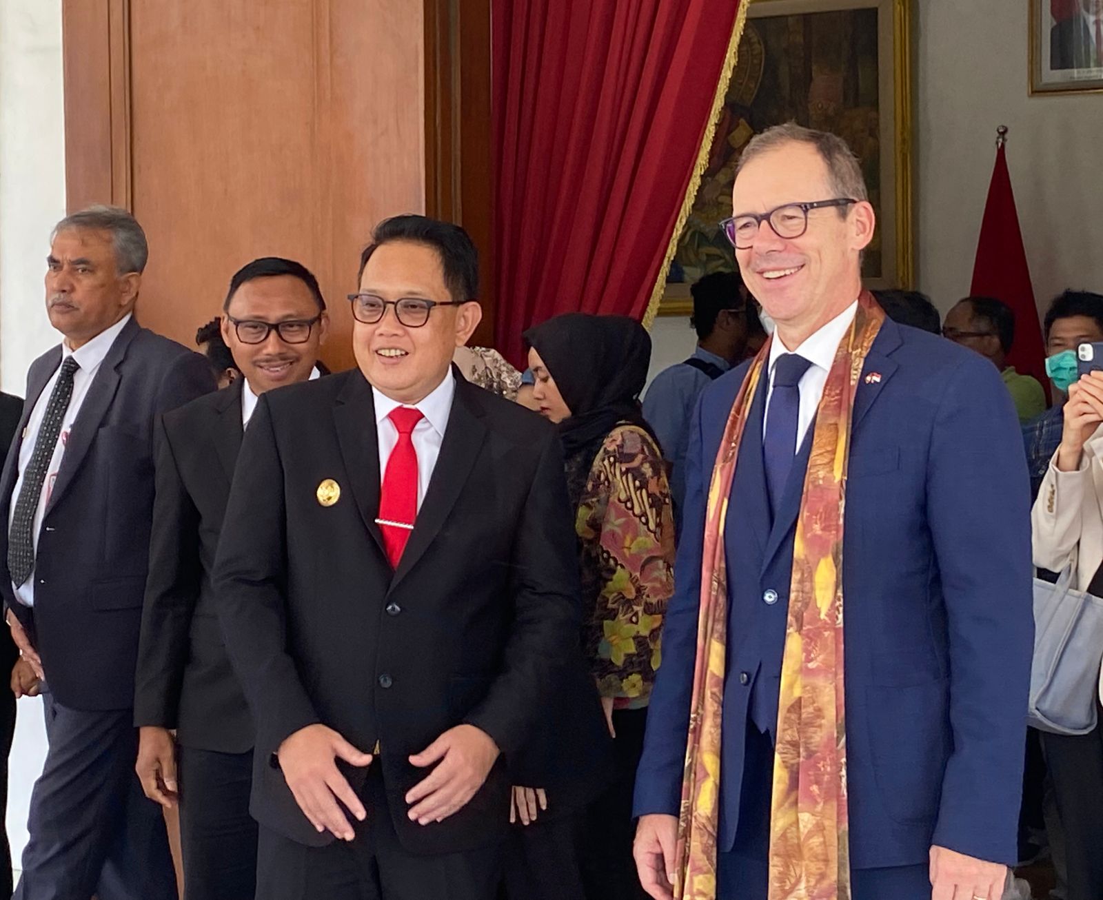 Adhy Karyono Pj Gubernur Jatim waktu menerima Olivier Zehnder Duta Besar Swiss untuk Indonesia bertamu ke Gedung Negara Grahadi, Kamis (22/2/2024). Foto: Wildan suarasurabaya.net