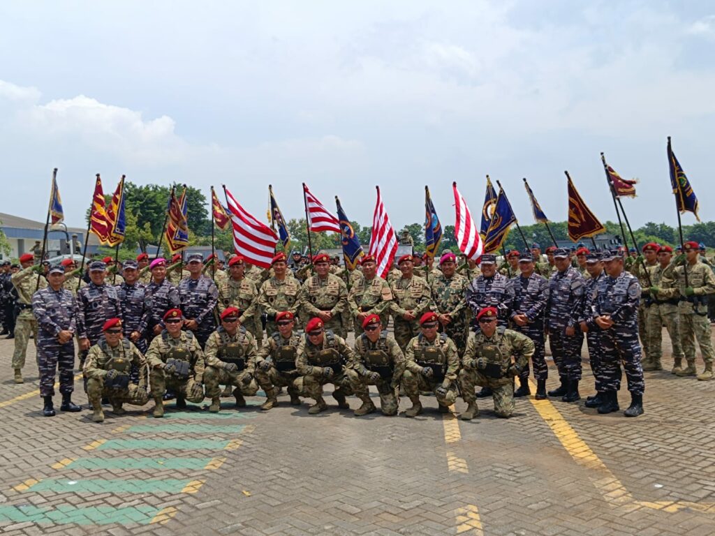 Kasal Sematkan Brevet Kehormatan Kopaska Ke 8 Perwira Tinggi Tni Al