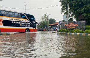 Genangan Tersisa di Terminal Purabaya