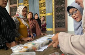 Masjid Al Akbar Siapkan Ribuan Porsi Makanan untuk Berbuka Puasa