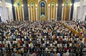 Tarawih Pertama di Masjid Al-Akbar Surabaya Tahun Ini