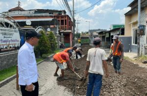 Jalan Rusak di Jemputrejo Sidoarjo Mulai Diperbaiki