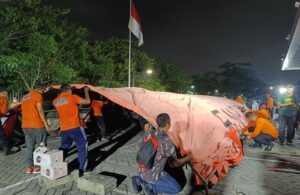 Tenda Darurat di Halaman RS Unair Antisipasi Gempa Susulan