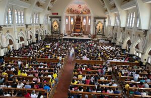 Perayaan Hari Paskah di Gereja Katolik Santo Yakobus Surabaya