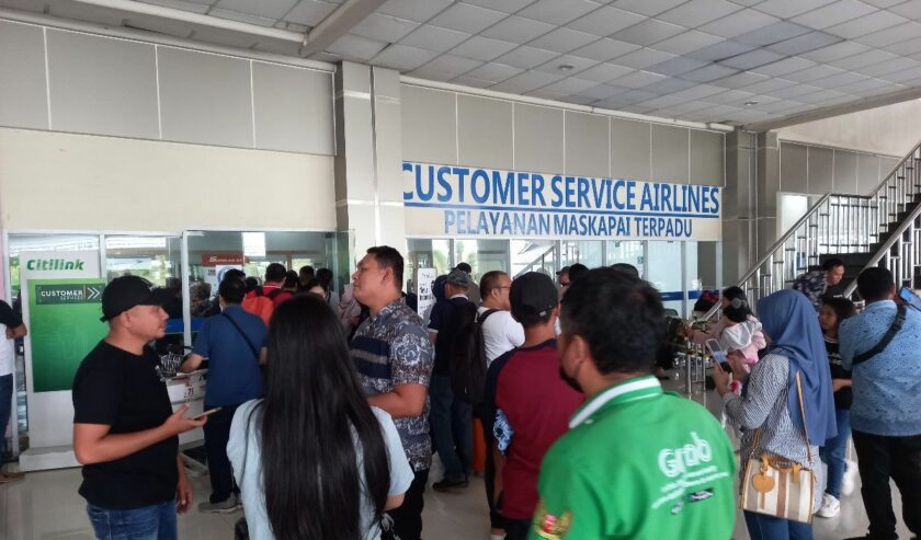 Bandara Sam Ratulangi (Samrat) di Manado, pasca erupsi Gunung Ruang, Selasa (30/4/2024).