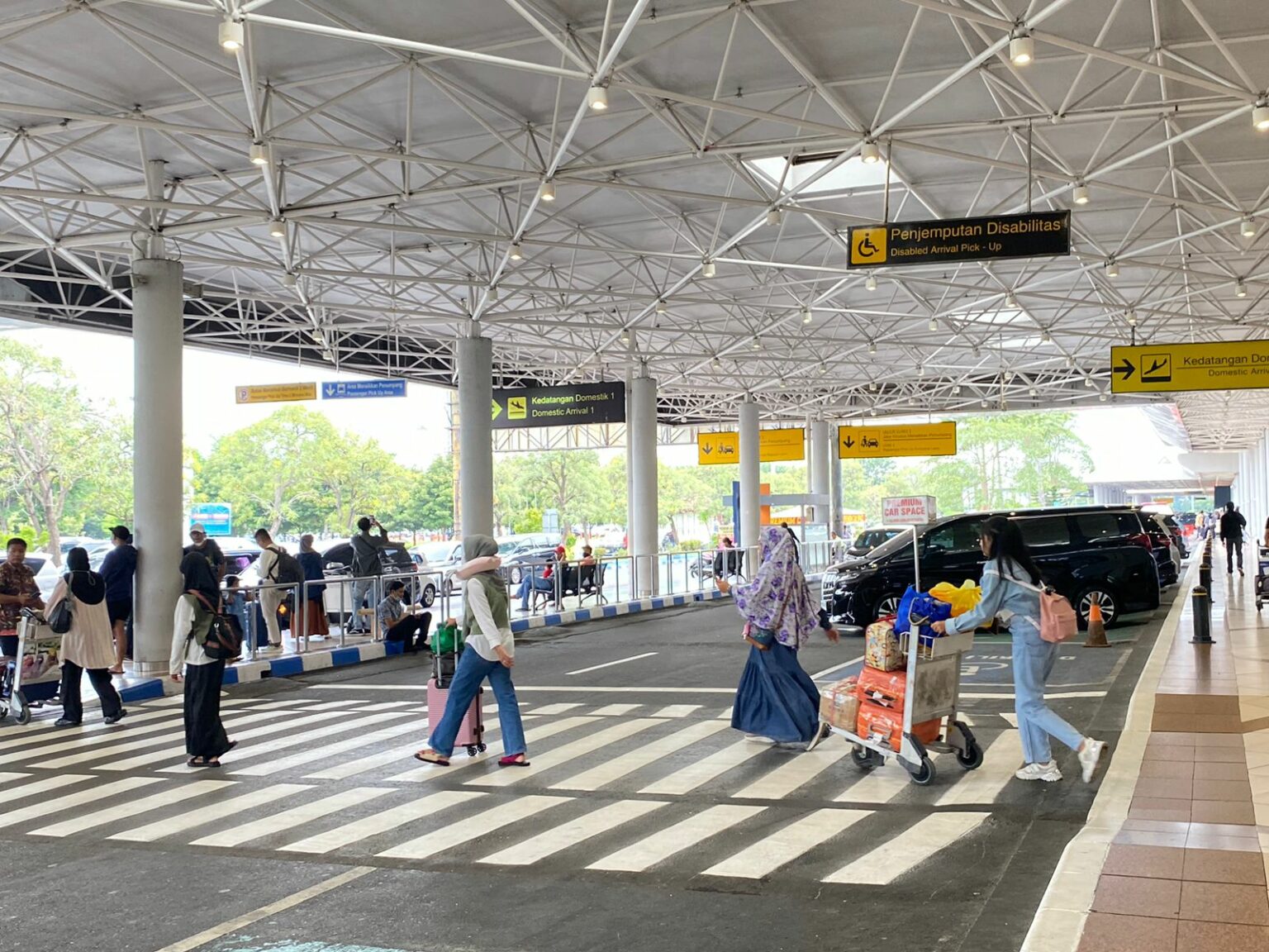 Puncak Arus Mudik Lebaran, 53 Ribu Penumpang Padati Bandara Juanda ...