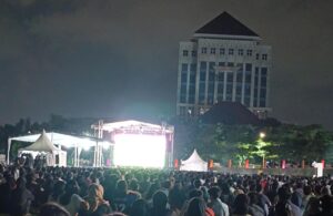 Keseruan Nobar Timnas U-23 di Unesa Lidah Wetan