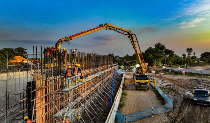 Progres konstruksi pembangunan jalan tol Probolinggo-Besuki