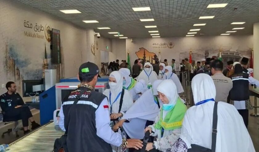 Jemaah haji selepas tiba di Bandara Internasional Amir Muhammad bin Abdul Aziz (AMAA), Madinah, Minggu (12/5/2024). Foto: Antara