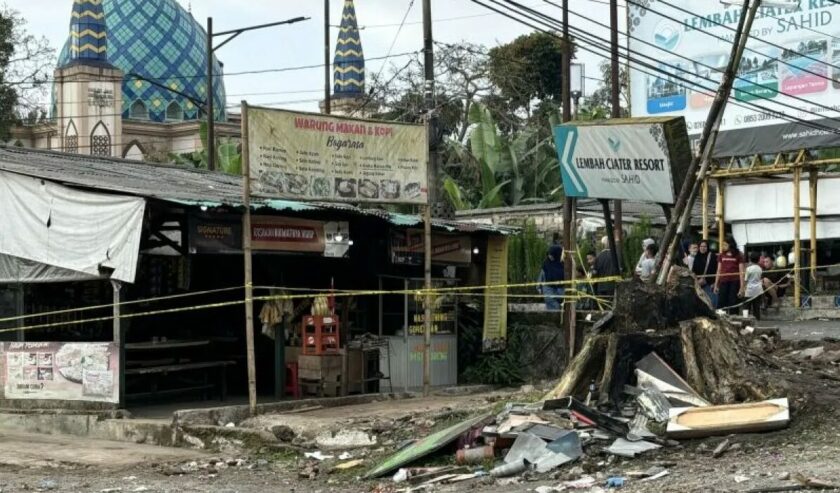 Lokasi terjadinya kecelakaan bus pariwisata yang mengangkut rombongan siswa SMK Lingga Kencana Depok di Jalan Raya Kampung Palasari, Ciater, Subang, Jawa Barat, Minggu (12/5/2024). Foto: Antara