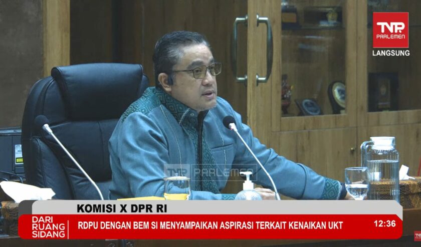 Dede Yusuf Macan Effendi Wakil Ketua Komisi X DPR RI dalam Rapat Dengar Pendapat Umum (RDPU) Komisi X DPR RI dengan Aliansi Badan Eksekutif Mahasiswa Seluruh Indonesia (BEM SI) di Kompleks Parlemen, Jakarta, Kamis (16/5/2024). Foto: Tangkapan layar YouTube TVR Parlemen