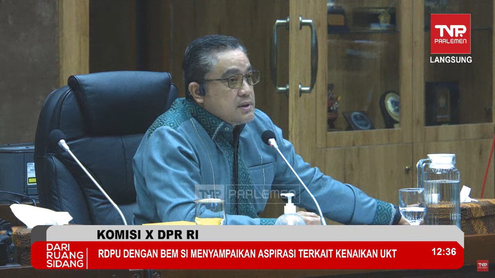 Dede Yusuf Macan Effendi Wakil Ketua Komisi X DPR RI dalam Rapat Dengar Pendapat Umum (RDPU) Komisi X DPR RI dengan Aliansi Badan Eksekutif Mahasiswa Seluruh Indonesia (BEM SI) di Kompleks Parlemen, Jakarta, Kamis (16/5/2024). Foto: Tangkapan layar YouTube TVR Parlemen