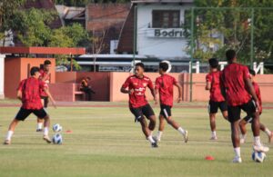 Official Training Timnas Indonesia di Lapangan Thor Surabaya