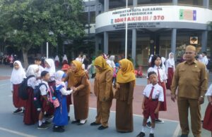 Suasana Ceria MPLS di SDN Pakis III Surabaya