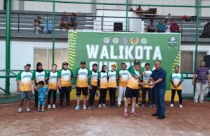 Tim Softball SS Runner-up Piala Wali Kota Surabaya