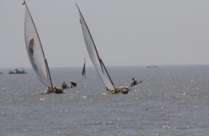 Lomba Perahu di Laut Kenjeran, HUT ke-79 RI