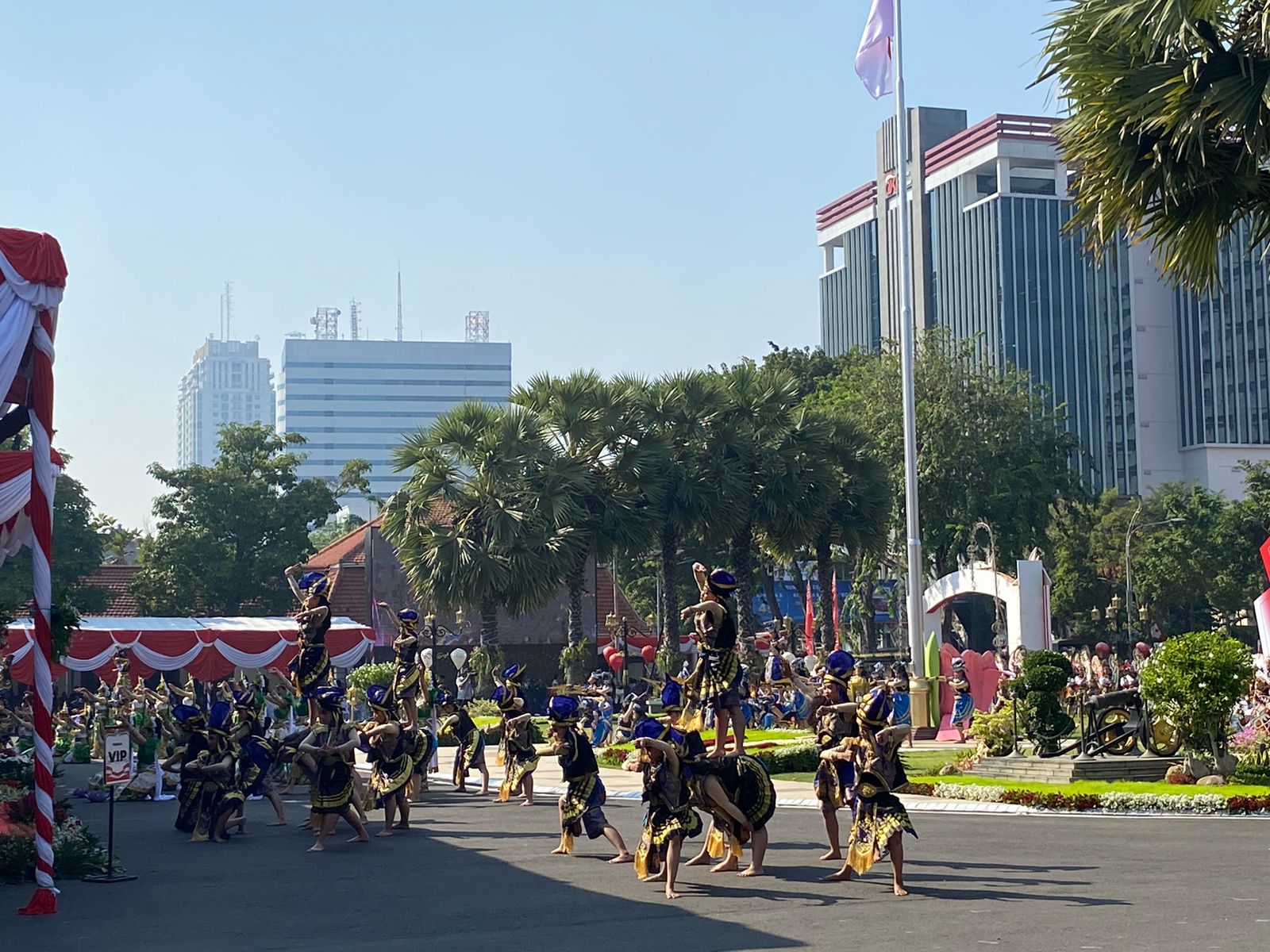 Upacara HUT Ke-79 Kemerdekaan RI Di Grahadi Terhubung Ke IKN - Suara ...