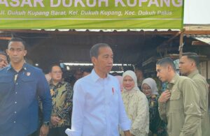 Jokowi Presiden Kunjungi Pasar Dukuh Kupang Surabaya