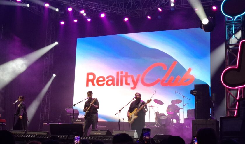 Reality Club saat tampil di BRImo Stage Jazz Traffic Festival 2024, Minggu (15/9/2024). Foto: Akira suarasurabaya.net