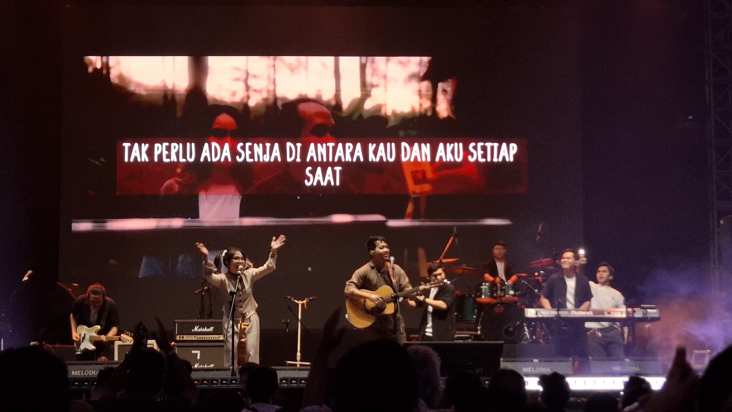 Suara Kayu menjadi penampil pertama di BRImo Stage Jazz Traffic Festival 2024 hari kedua. Foto: Akira suarasurabaya.net