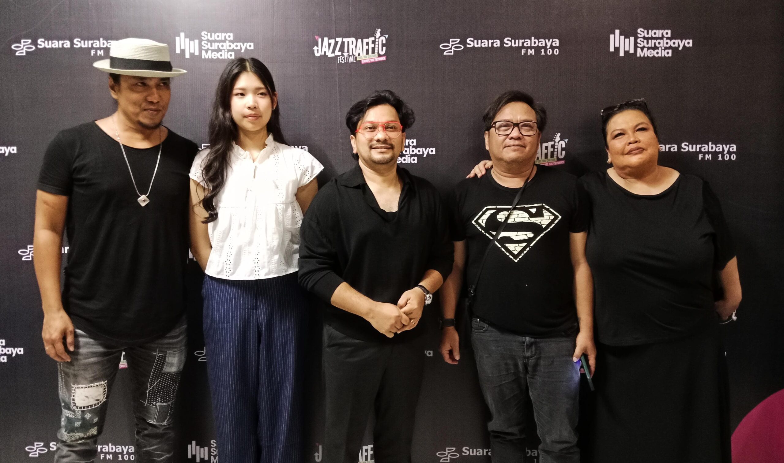 Tompi saat konferensi pers bersama media tepat sebelum tampil di panggung Jazz Traffic Festival 2024, Grand City Mall, Surabaya, Sabtu (14/9/2024). Foto: Jazz Traffic Festival 2024