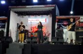 Fusion Jazz Comunity saat tampil di Stage Bus Jazz Traffic Festival, Sabtu (14/9/2024). Penampilan Fusion Jazz Community sekaligus menutup Stage Bus hari pertama. Foto: Akira suarasurabaya.net