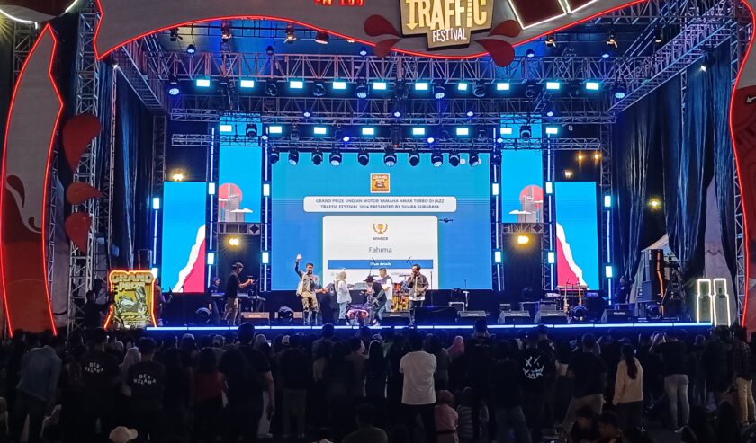 Pembagian grandprize Nmax Turbo dari Jazz Traffic Festival bareng Yamaha kepada penonton di Grand City Surabaya, Minggu (15/9/2024). Foto: Risky suarasurabaya.net