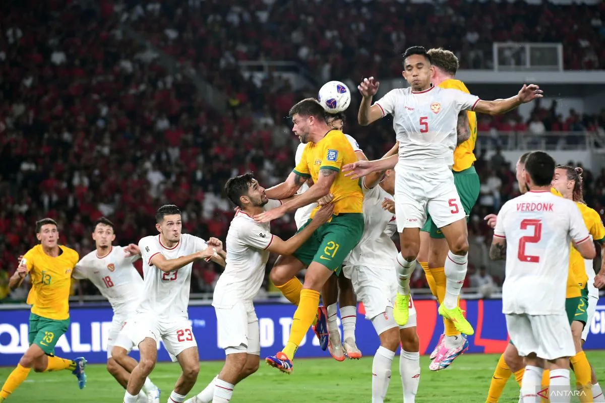 Paes Jatuh Bangun, Timnas Indonesia Berhasil Imbangi Australia Tanpa Gol