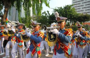 Parade Surya Senja di Depan Gedung Negara Grahadi