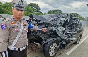 Mobil Tabrak Dumptruk di Tol Kejapanan-Sidoarjo pada Senin Pagi