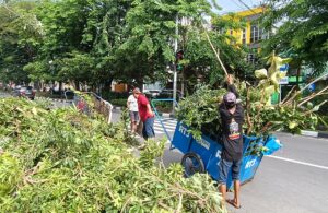 Warga RW 4 Mojo Kerja Bakti Serentak Antisipasi Cuaca Ekstrem