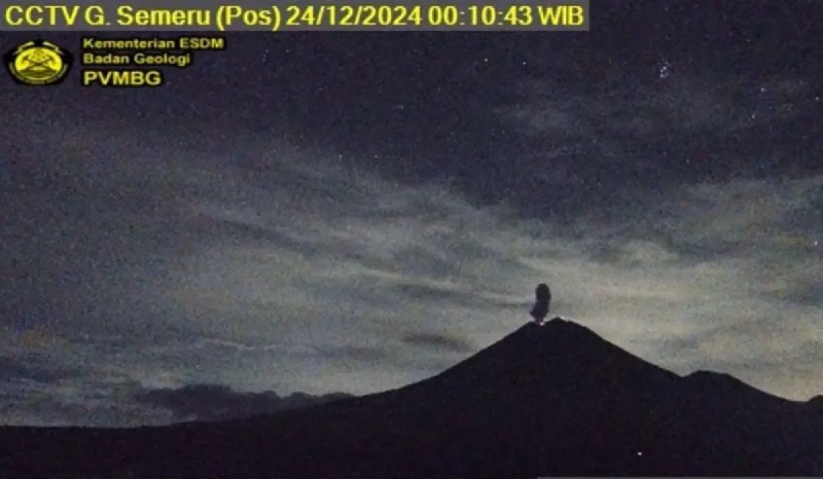 Gunung Semeru Kembali Erupsi Disertai Letusan Setinggi 900 Meter Suara Surabaya