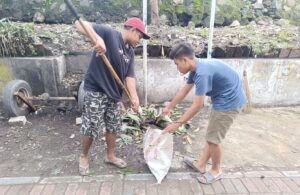 10 RT di Kelurahan Gubeng Serentak Bersihkan Lingkungan