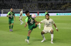 Persebaya Imbang Lawan Persita di Stadion GBT