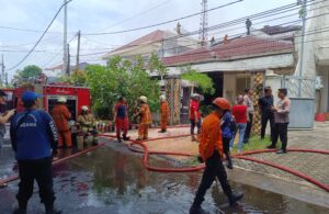 Kebakaran Rumah di Dharmahusada Indah Surabaya