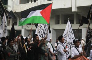 Aksi Damai Bela Palestina di Depan Grahadi Surabaya